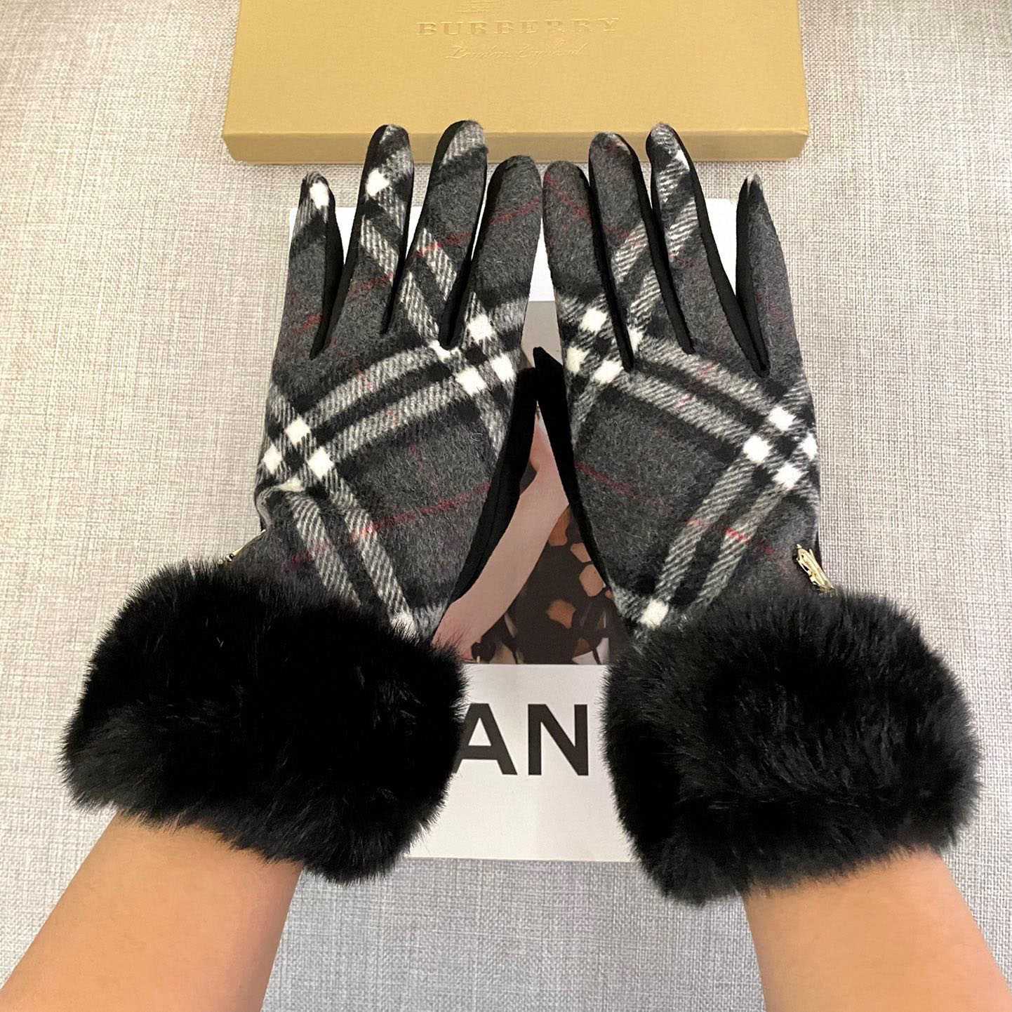 Burberry Gloves  - 