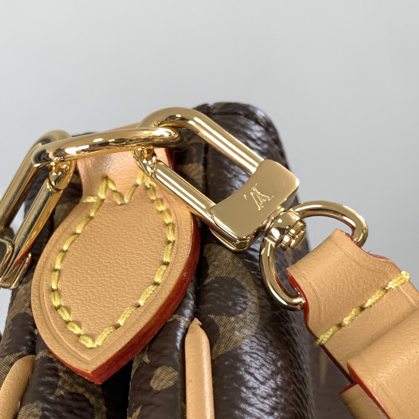 Louis Vuitton Liv Pochette  M83008 - 