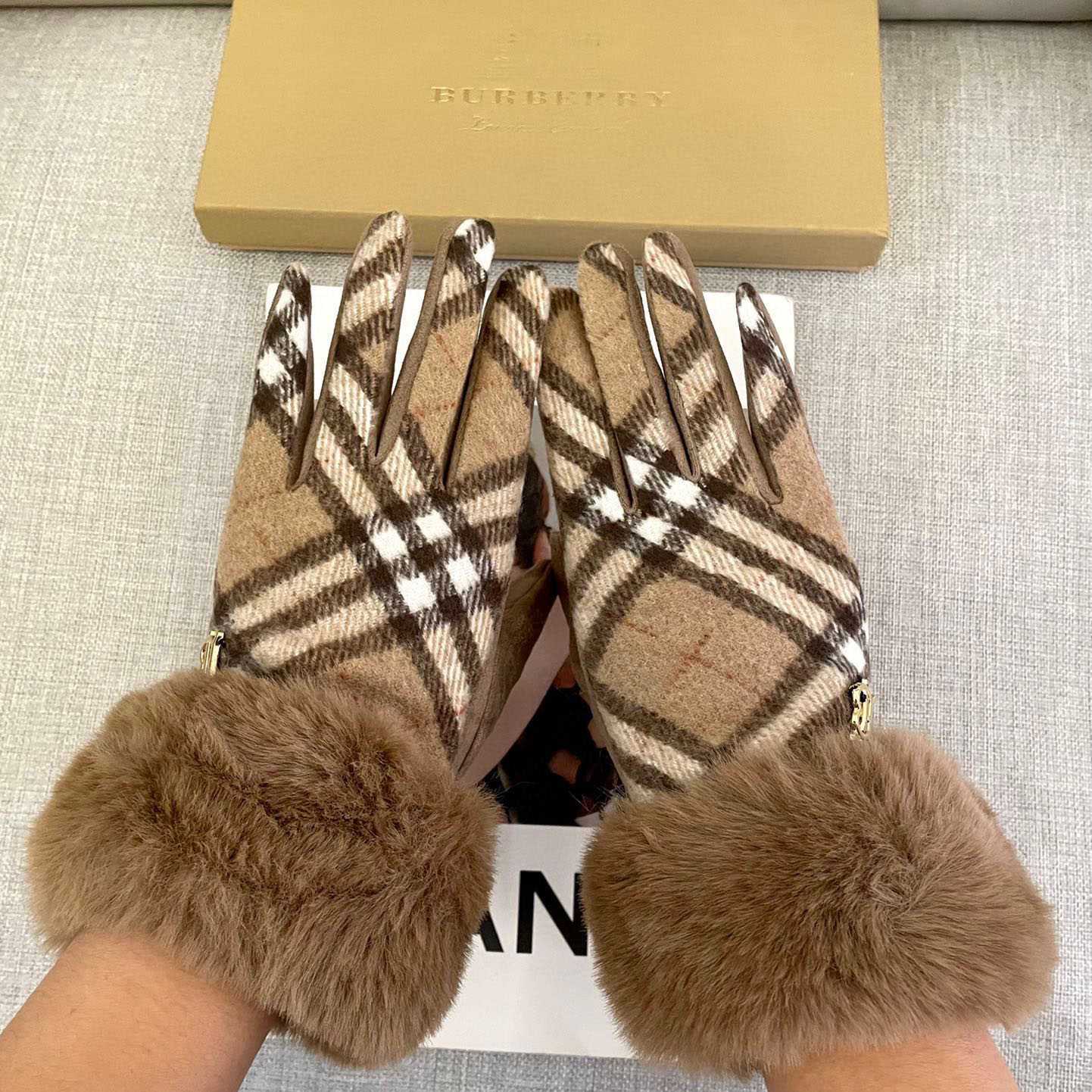 Burberry Gloves  - 