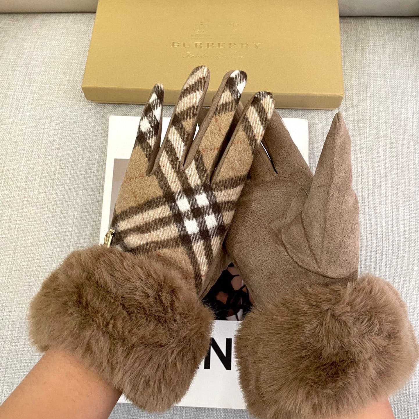 Burberry Gloves  - 