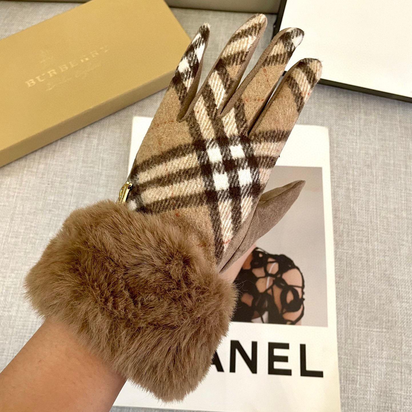 Burberry Gloves  - 