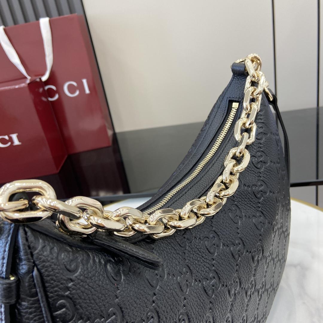 Gucci GG Emblem Medium Shoulder Bag - 