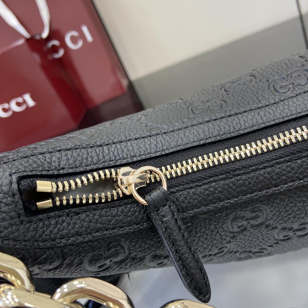Gucci GG Emblem Medium Shoulder Bag - 