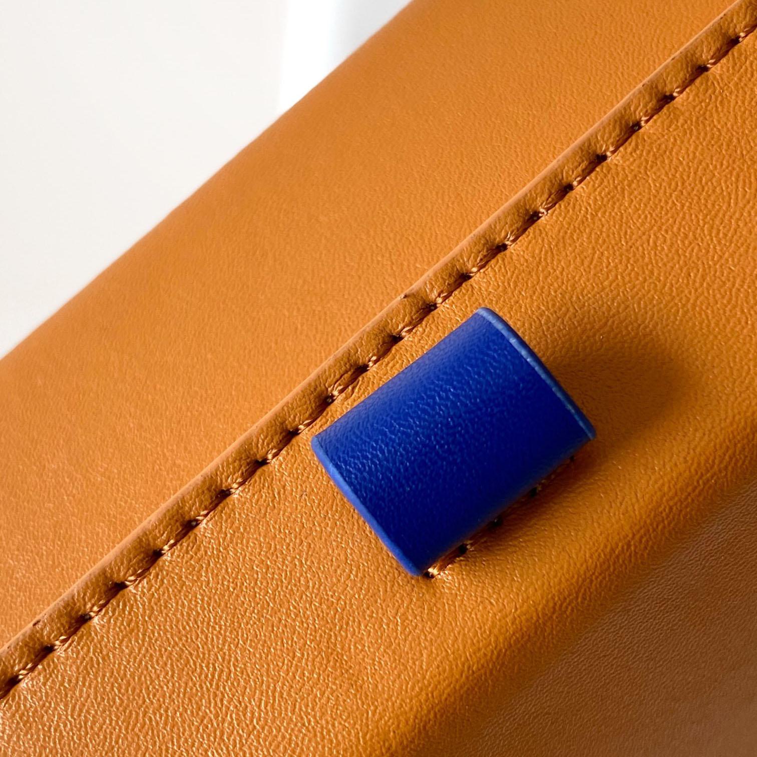 Louis Vuitton Shopper Clutch  M13984 - 