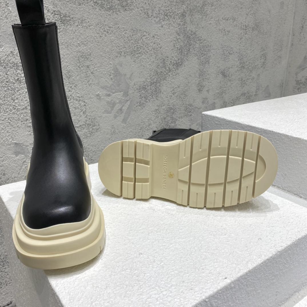 Bottega Veneta Tire Chelsea Boot - 