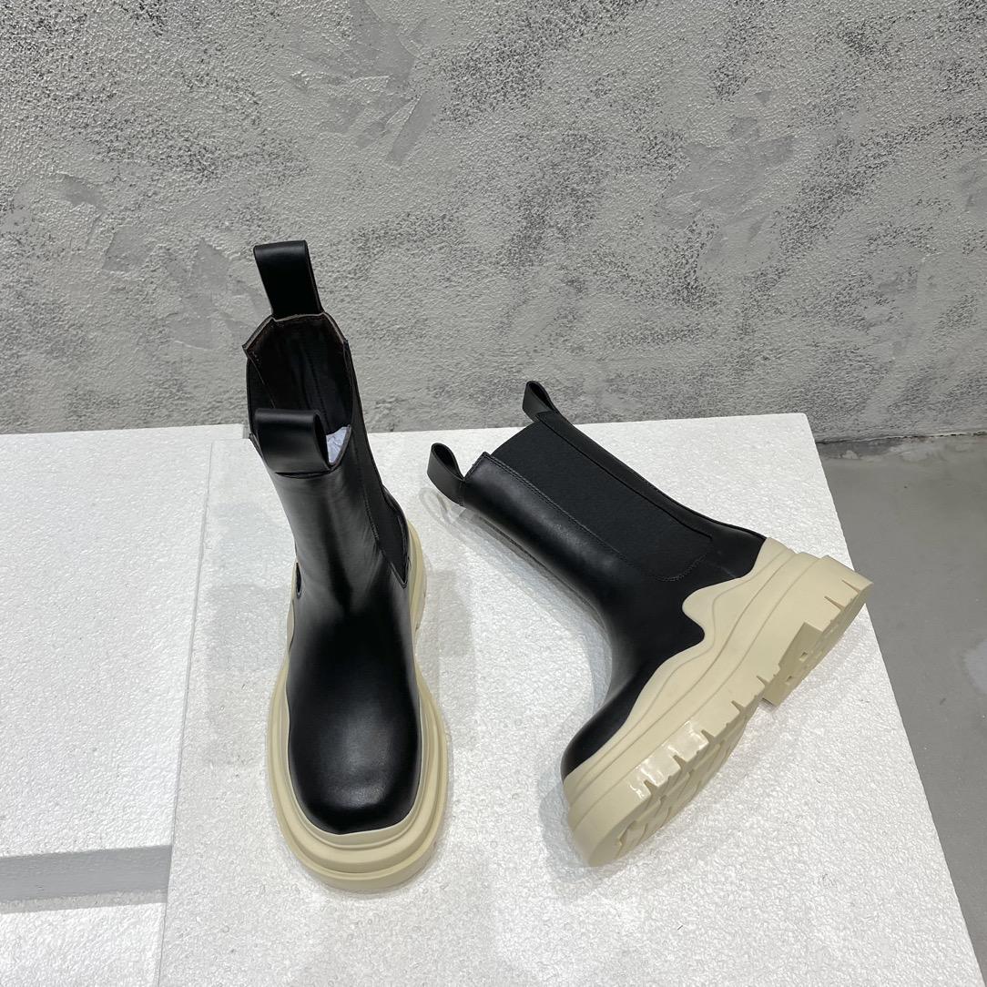 Bottega Veneta Tire Chelsea Boot - 