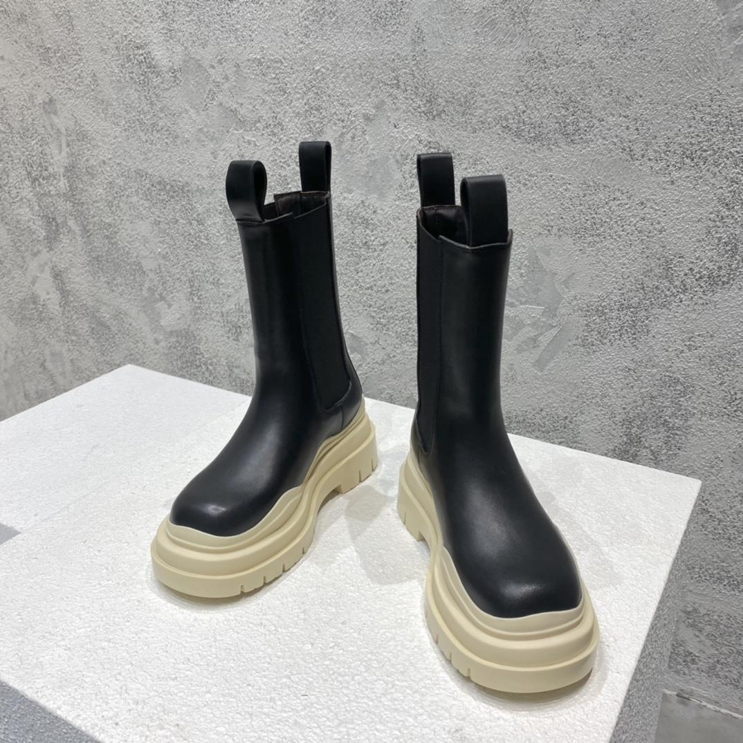 Bottega Veneta Tire Chelsea Boot - 