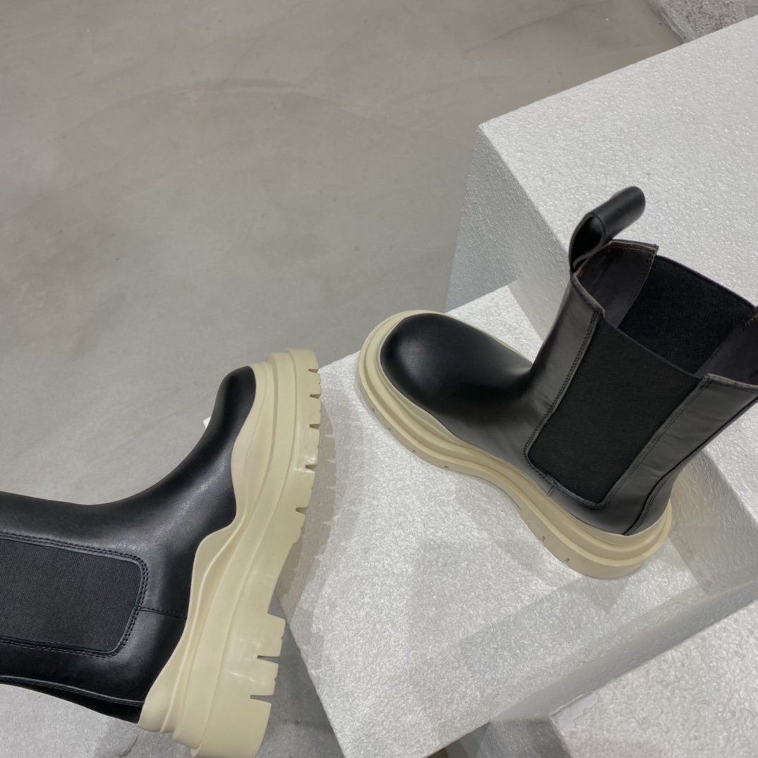 Bottega Veneta Tire Chelsea Boot - 