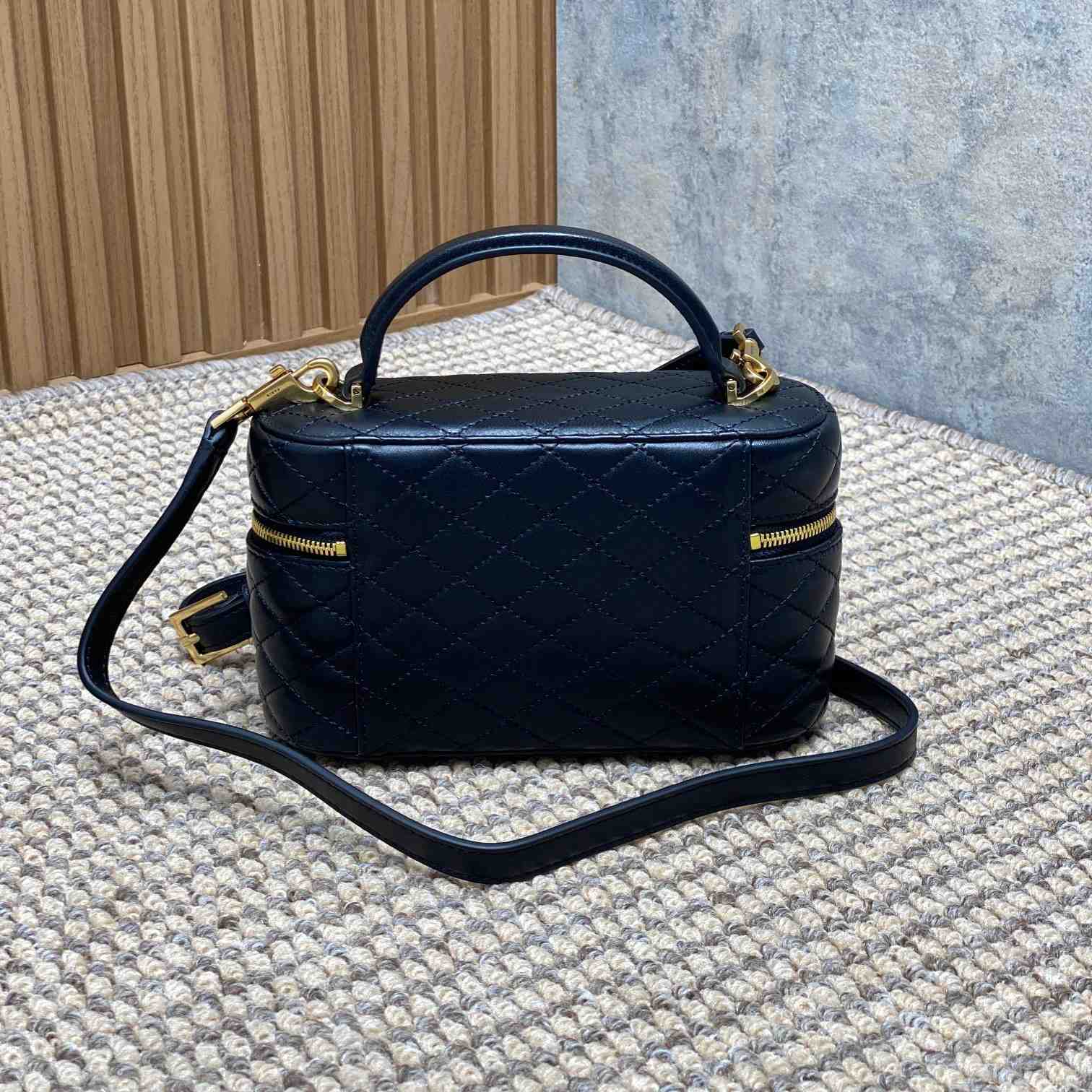 Saint Laurent Gaby Vanity Bag In Lambskin - 
