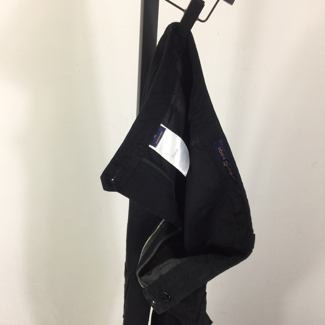 Louis Vuitton Signature Cotton Cargo Pants  1AFJ90 - 