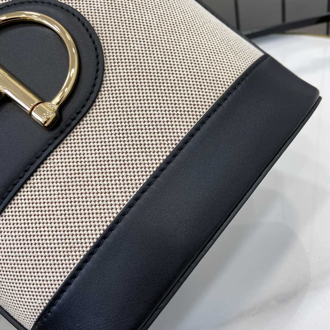 Gucci 73 Mini Bucket Bag - 