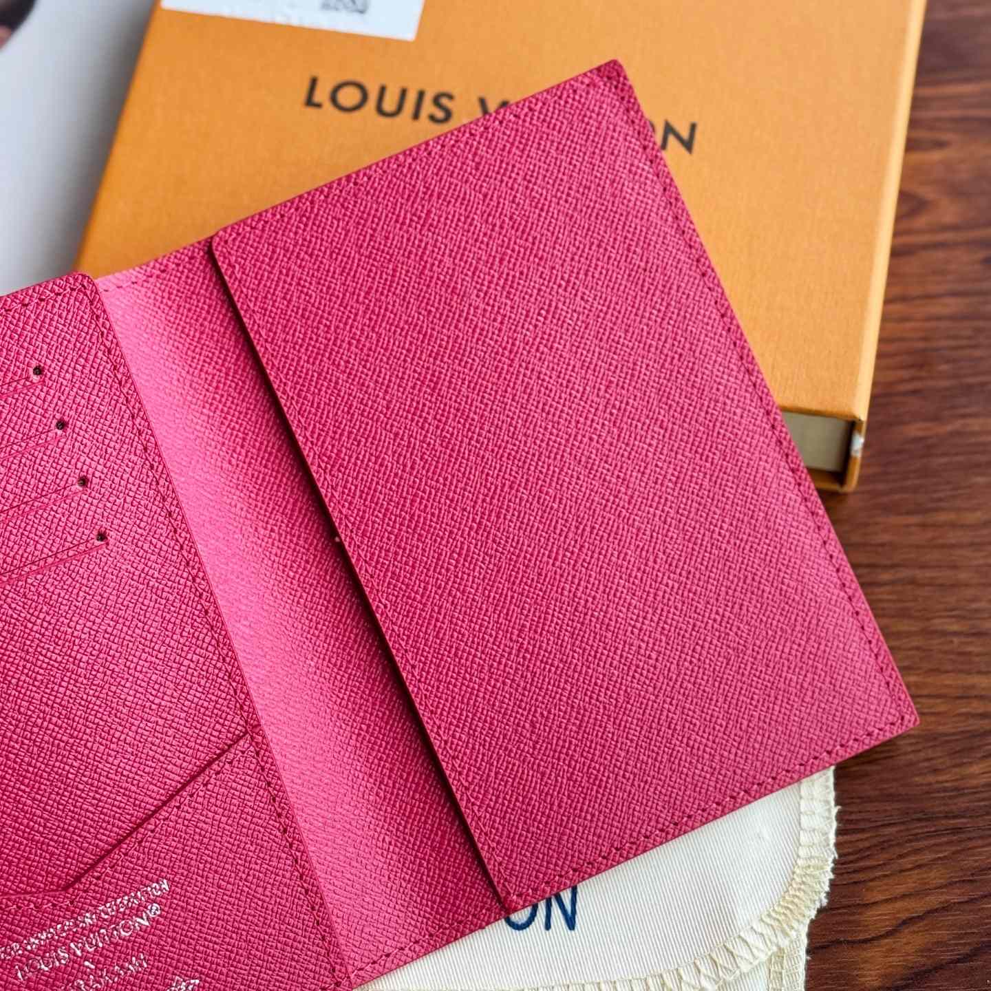 Louis Vuitton LV x TM Passport Cover   M14178 - 