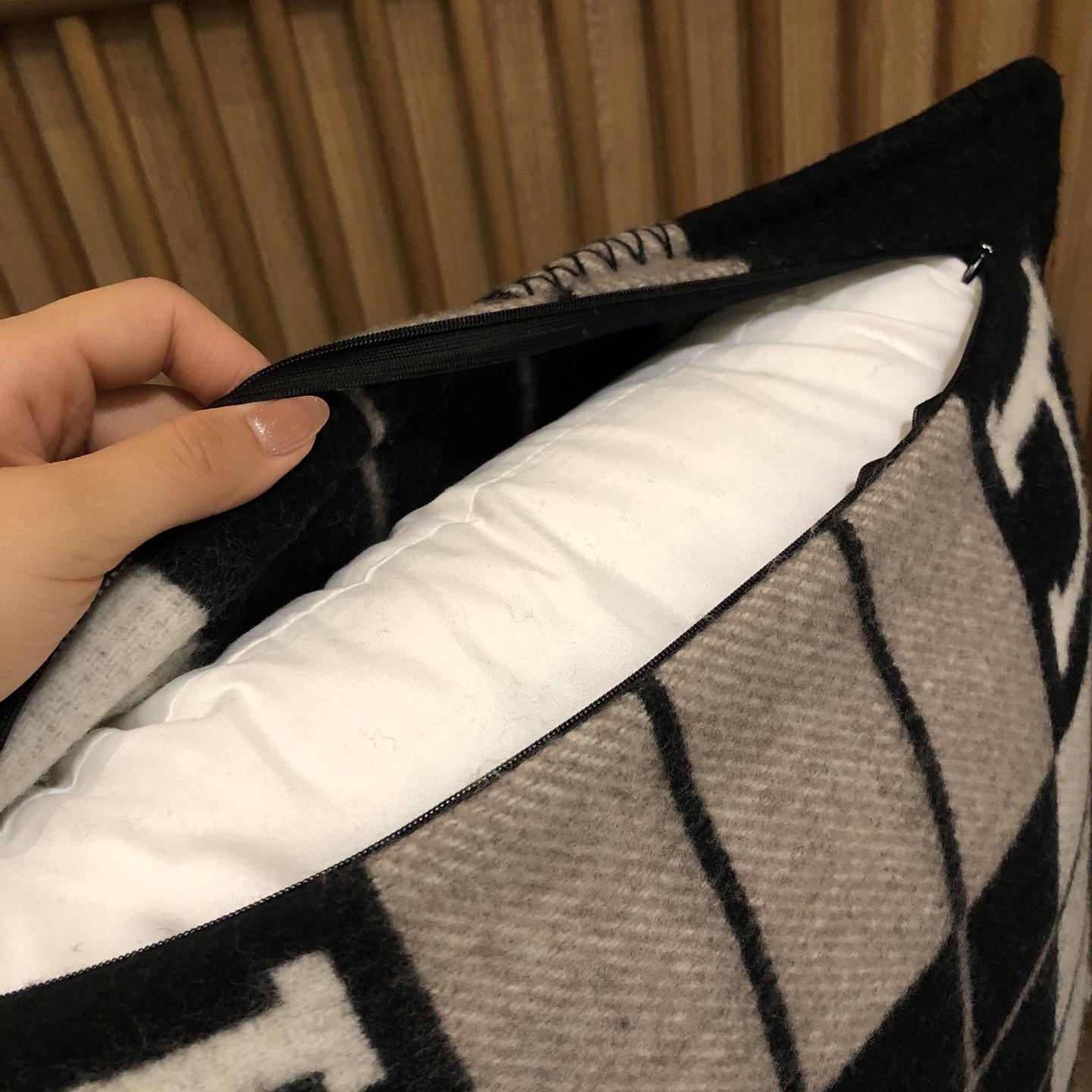 Hermes Avalon III Pillow,Small Model - DesignerGu