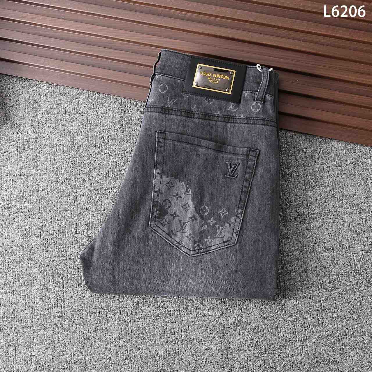 Louis Vuitton Jeans - 