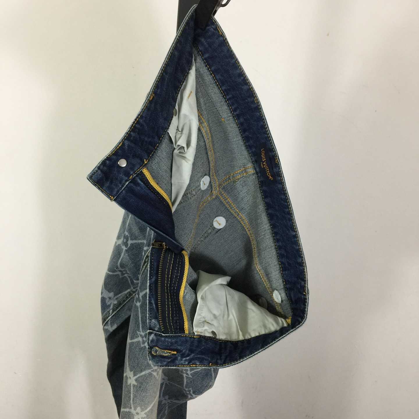 Louis Vuitton Jeans - DesignerGu