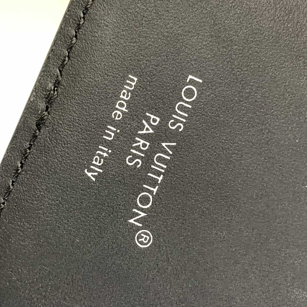 Louis Vuitton Porte-Cartes Magnet  M12602 - DesignerGu