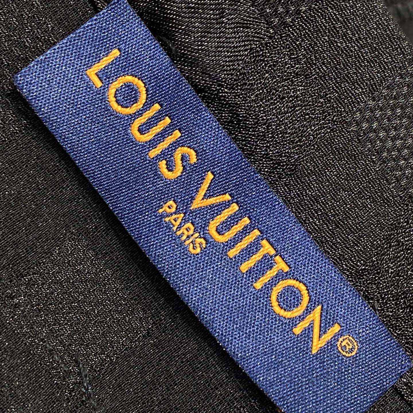 Louis Vuitton Graphic Jacquard Fluid Shorts  1AHCD5 - 