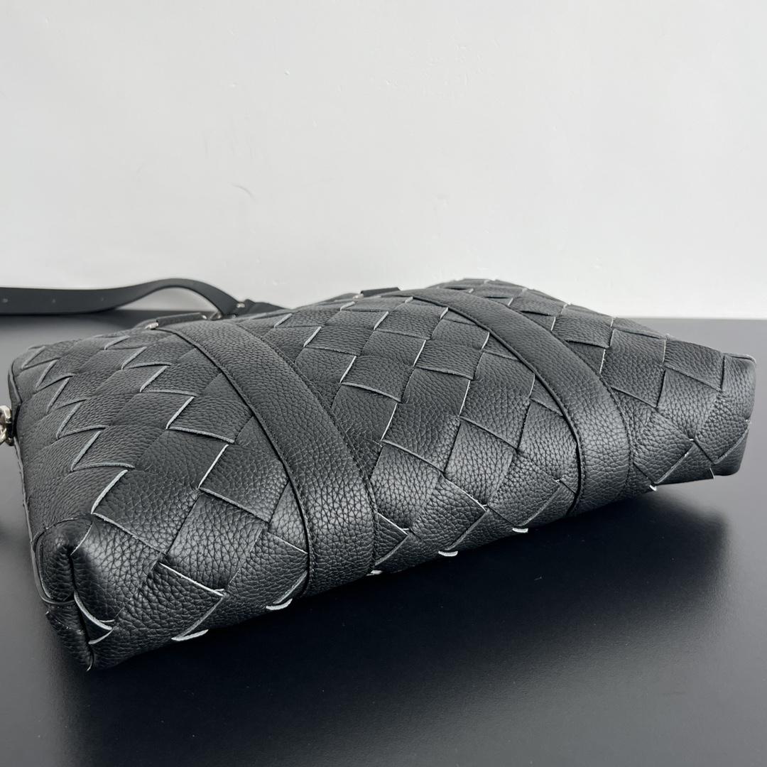 Bottega Veneta Men's Slim Intrecciato Briefcase in Black - DesignerGu