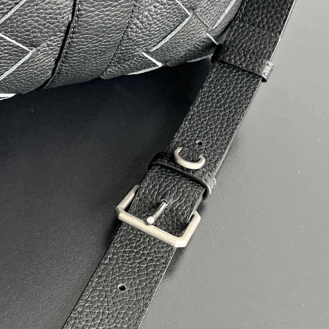 Bottega Veneta Men's Slim Intrecciato Briefcase in Black - DesignerGu