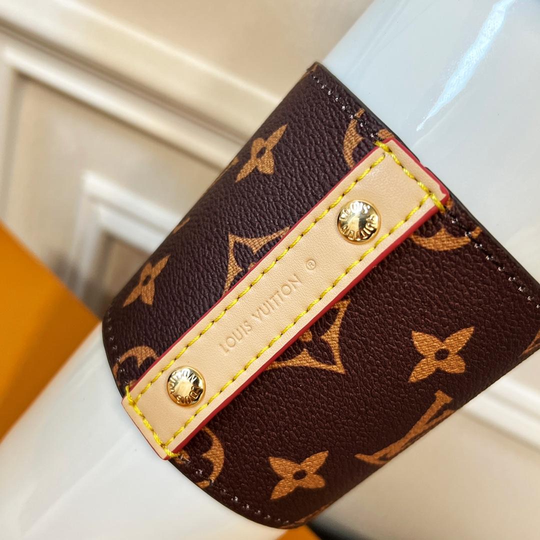 Louis Vuitton Cup Louis - 