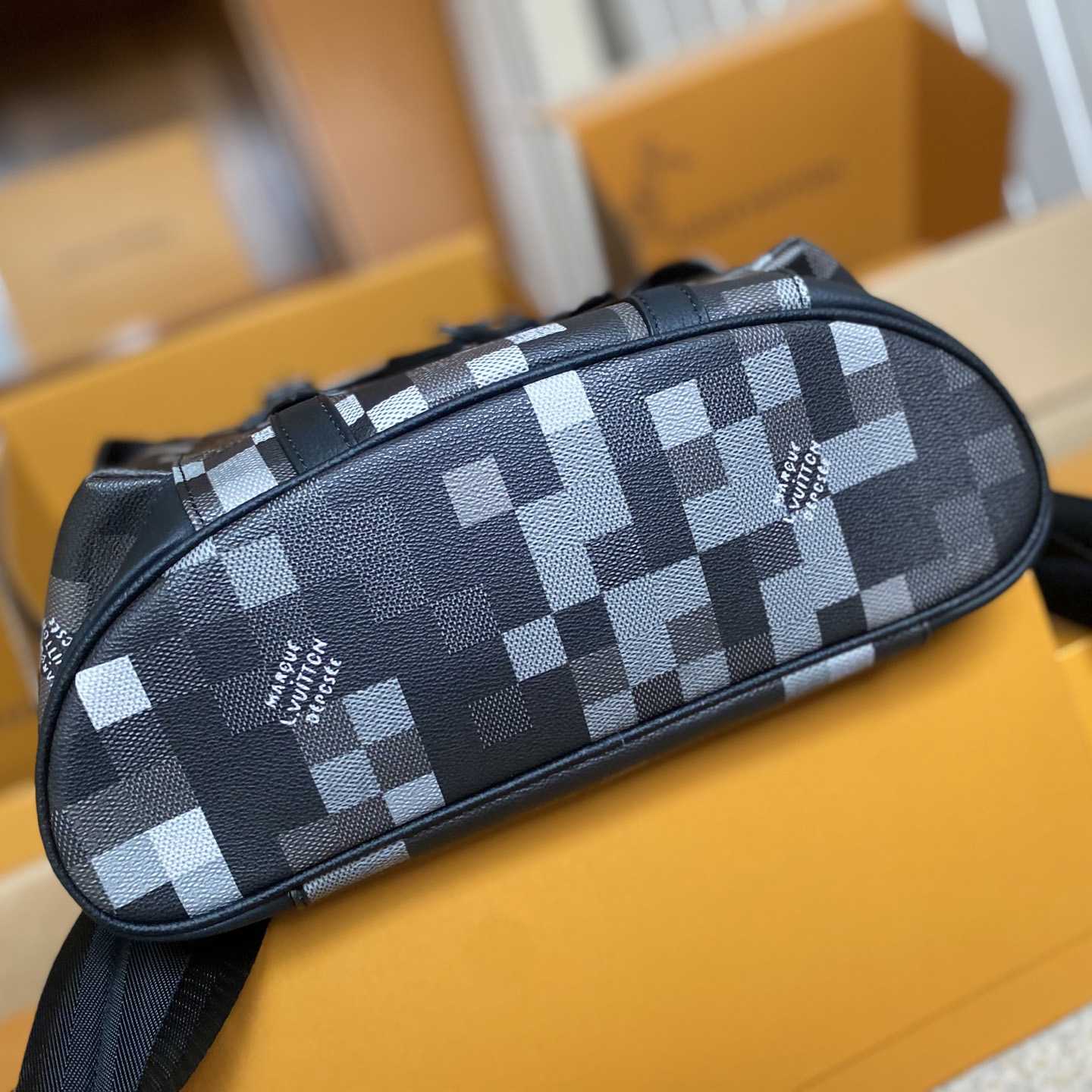 Louis Vuitton Christopher MM   M14952 - DesignerGu