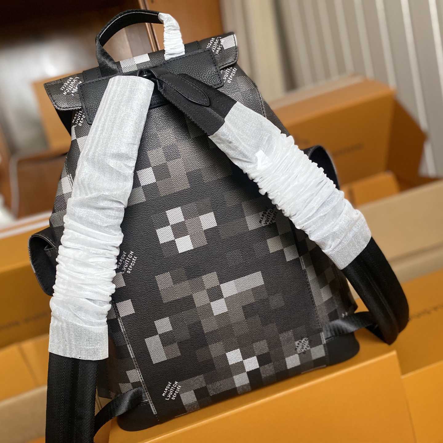 Louis Vuitton Christopher MM   M14952 - DesignerGu