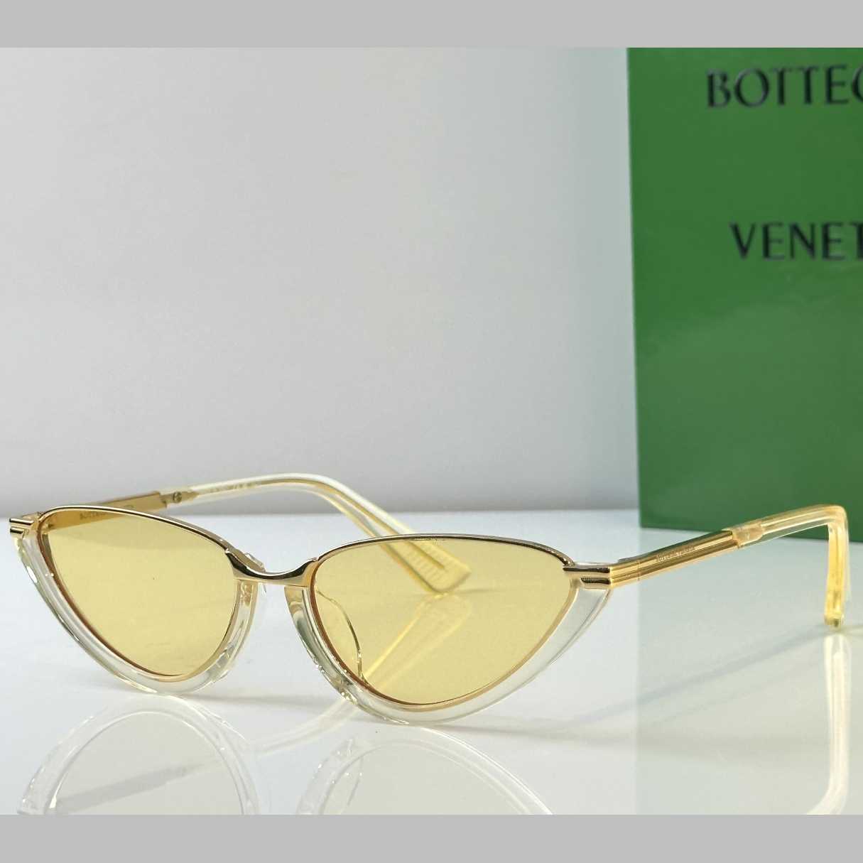 Bottega Veneta Classic Cat Eye Sunglasses   BV1346S - DesignerGu