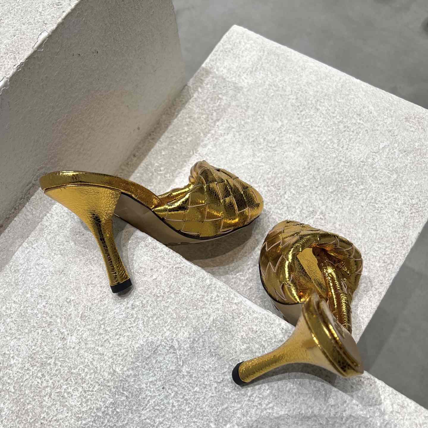 Bottega Veneta Blink Mule   - DesignerGu