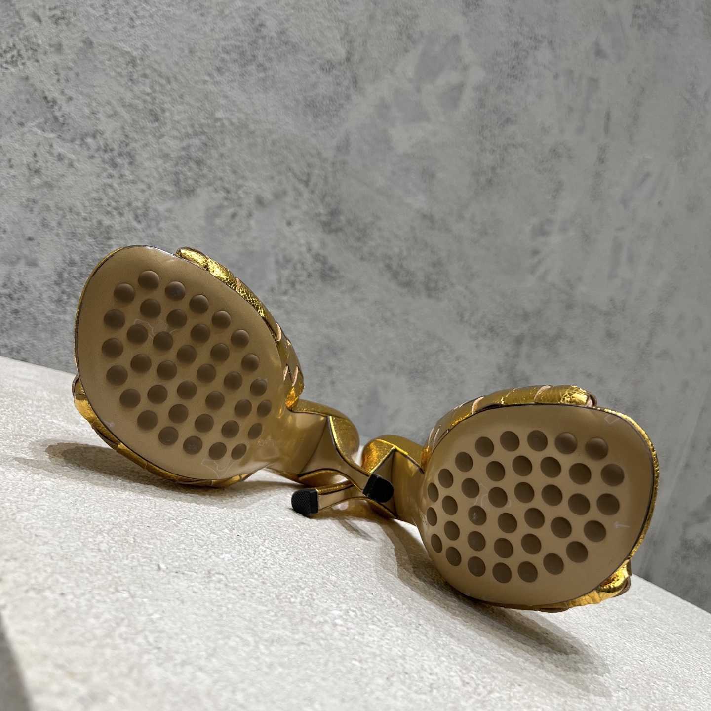 Bottega Veneta Blink Mule   - DesignerGu