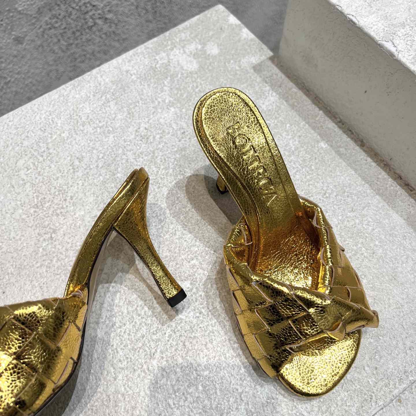 Bottega Veneta Blink Mule   - DesignerGu