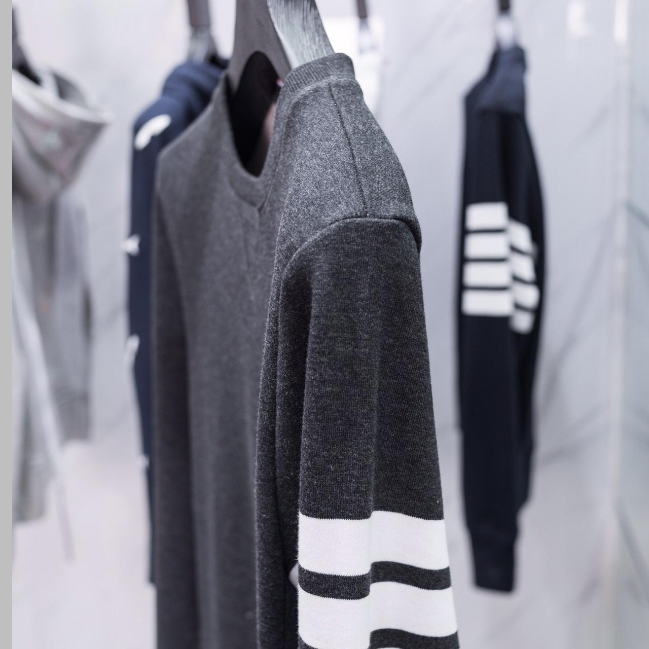 Thom Browne Stripe Sleeve Sweatshirt    TB22 - DesignerGu