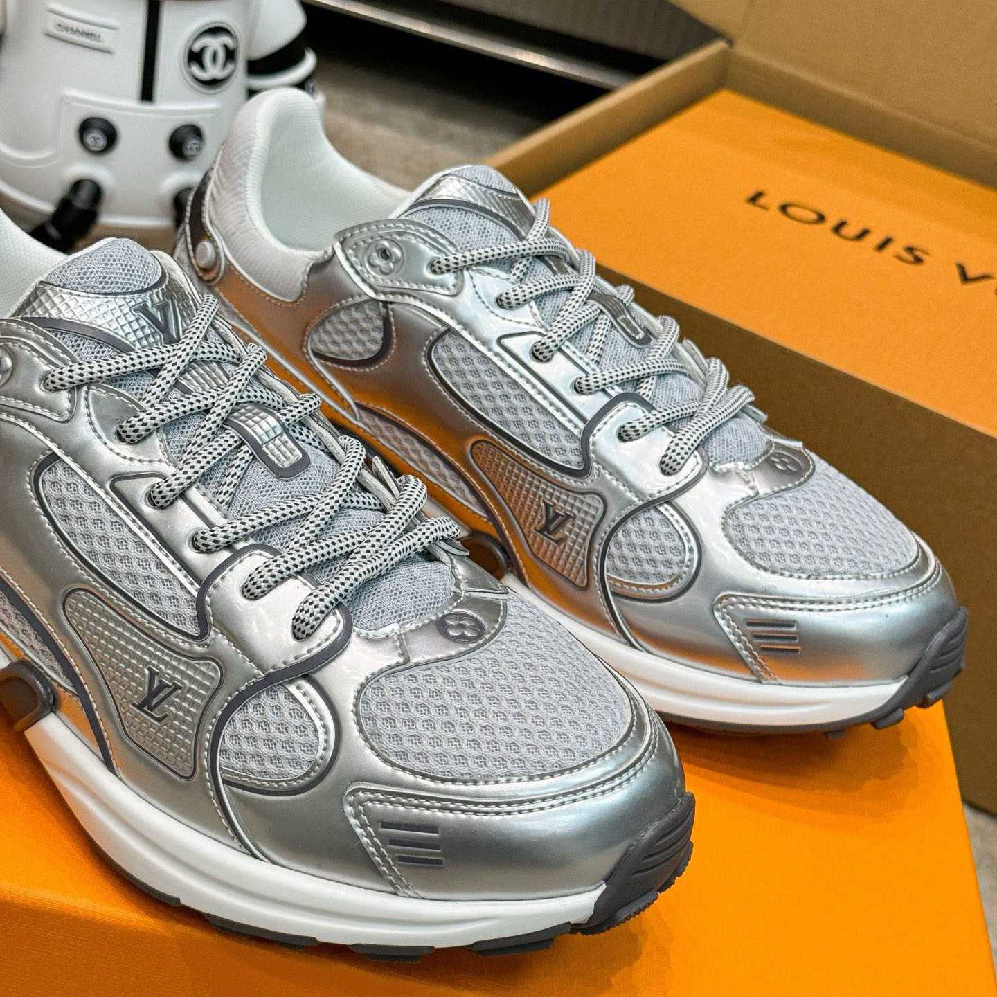 Louis Vuitton LV Olympia Sneaker   1AHOI1 - DesignerGu