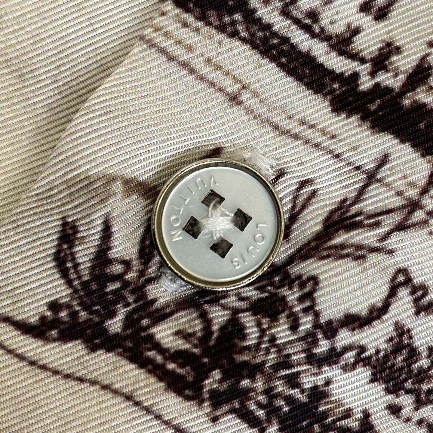 Louis Vuitton Long-Sleeved Silk Shirt    1AGJN4 - DesignerGu