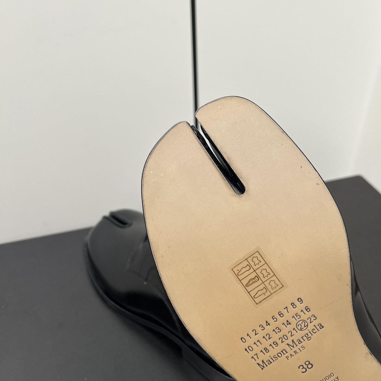 Maison Margiela Tabi Leather Loafers - DesignerGu