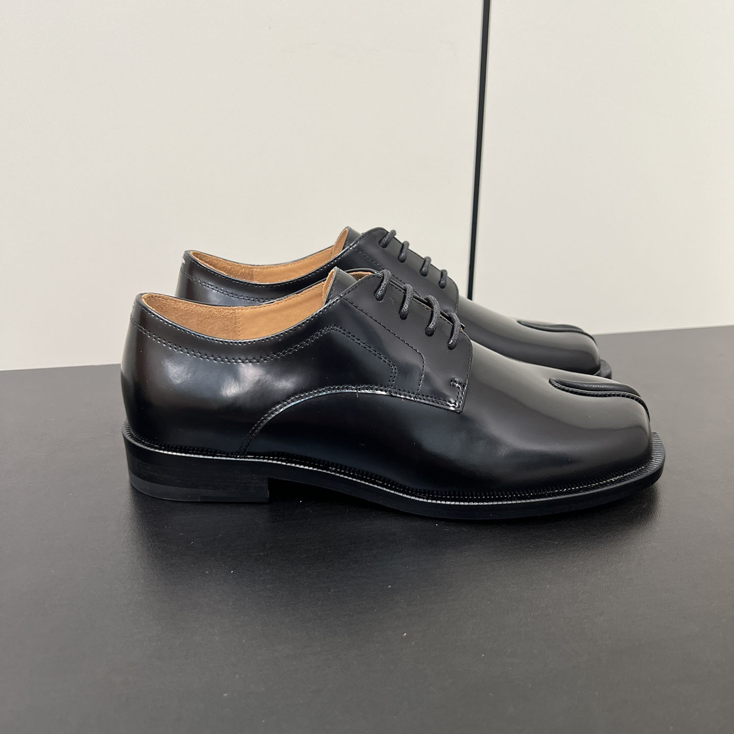 Maison Margiela Tabi Leather Loafers - DesignerGu