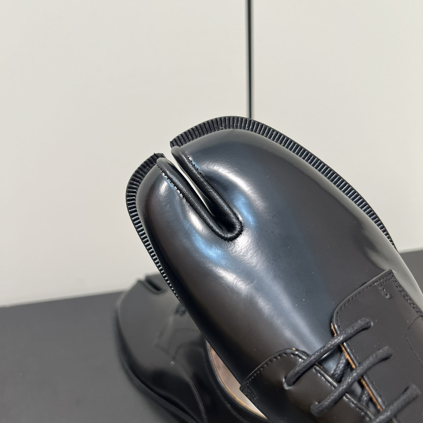 Maison Margiela Tabi Leather Loafers - DesignerGu