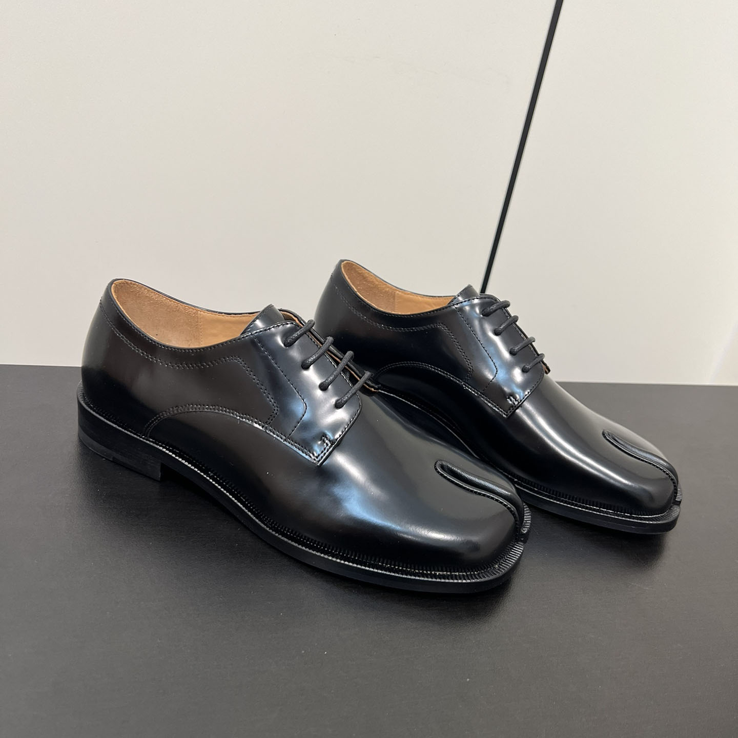 Maison Margiela Tabi Leather Loafers - DesignerGu