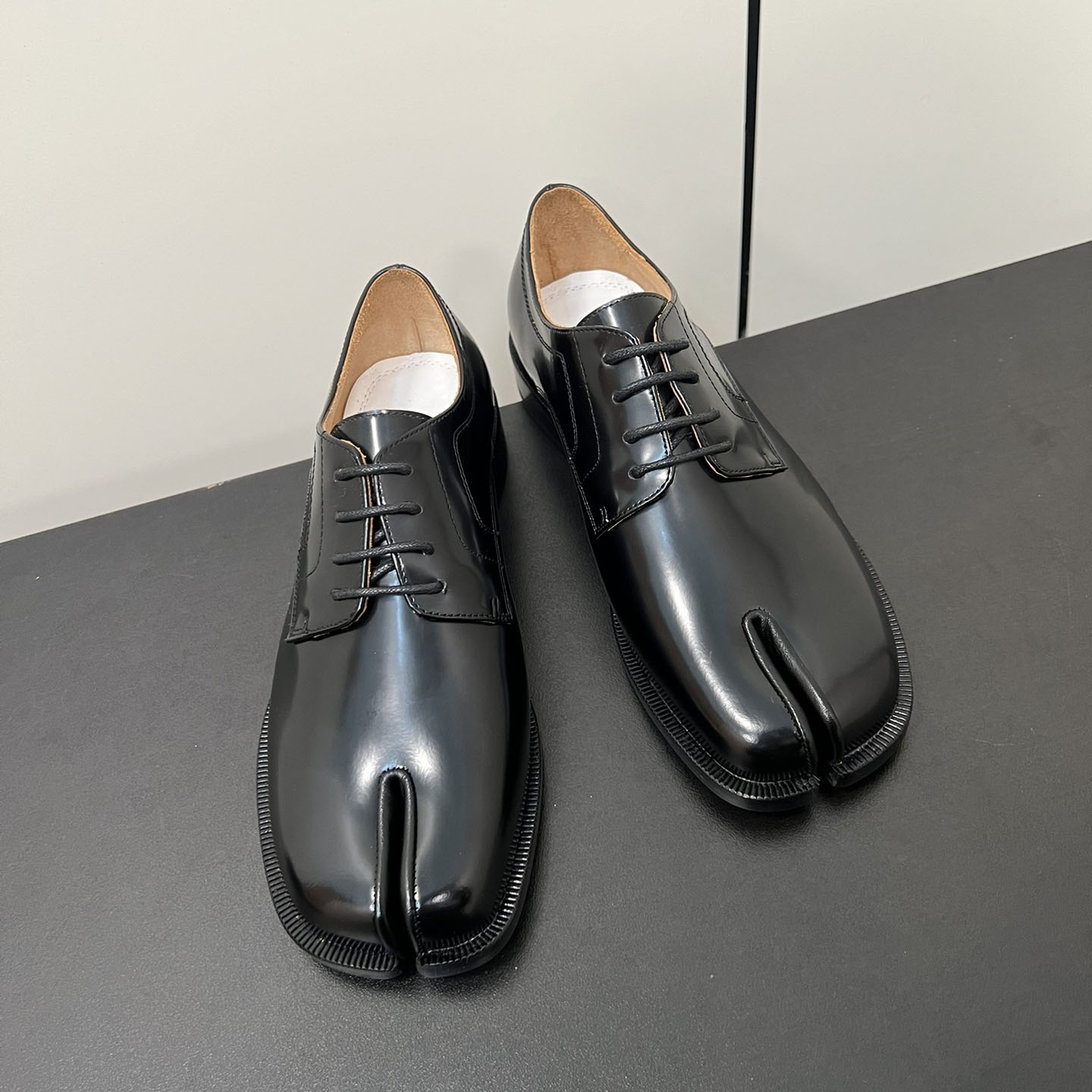 Maison Margiela Tabi Leather Loafers - DesignerGu