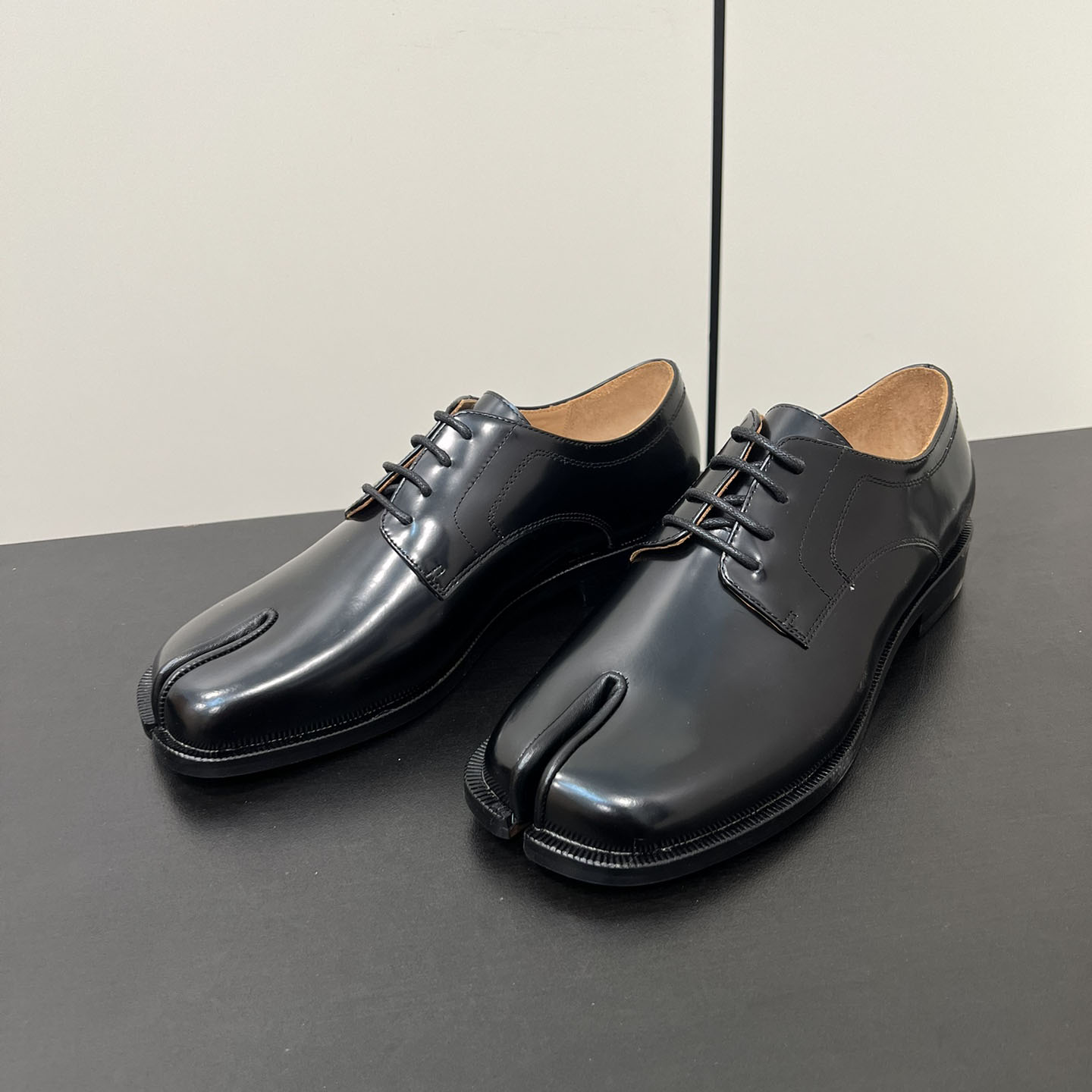 Maison Margiela Tabi Leather Loafers - DesignerGu