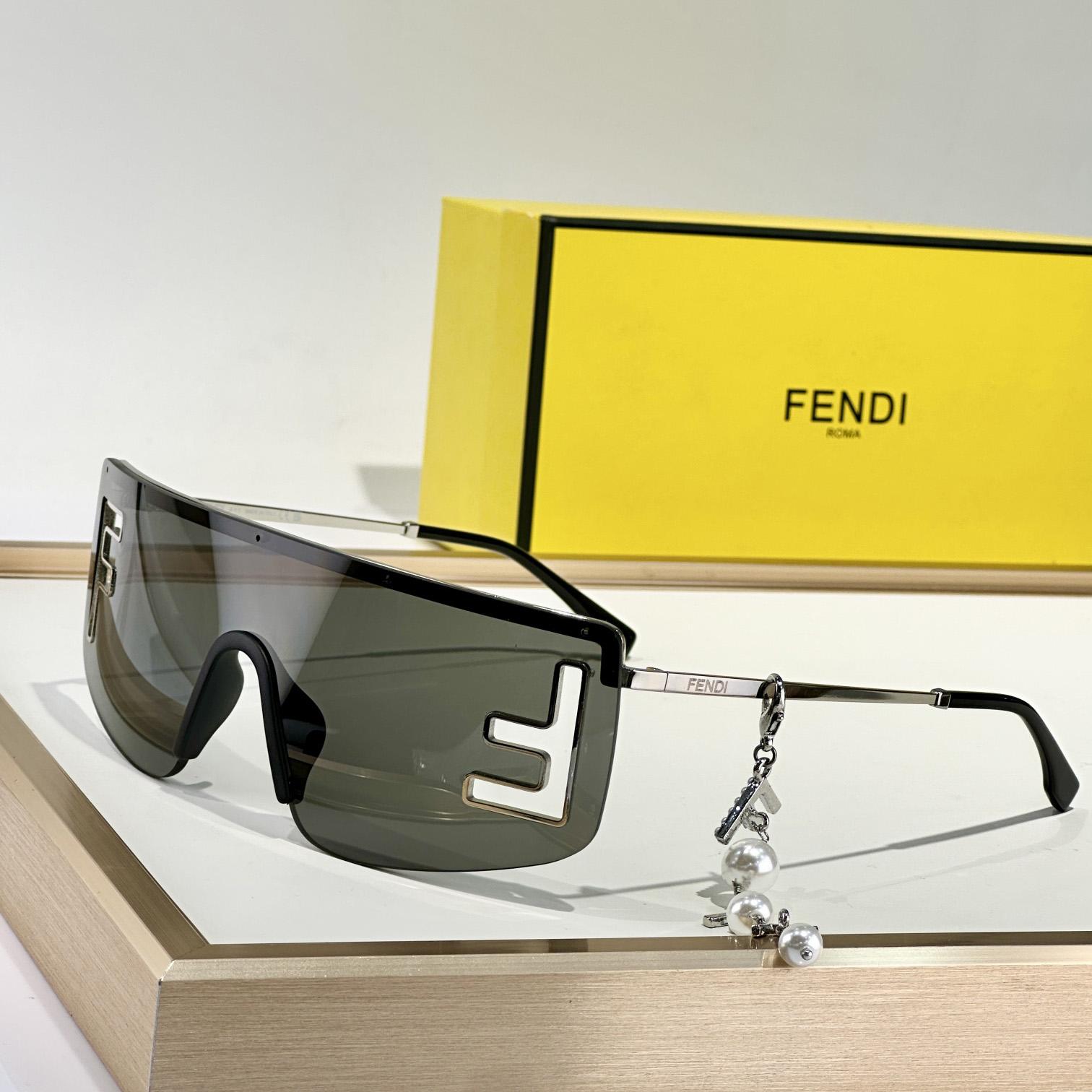 Fendi FF Squared Ruthenium-colored metal sunglasses   FE40168U - DesignerGu