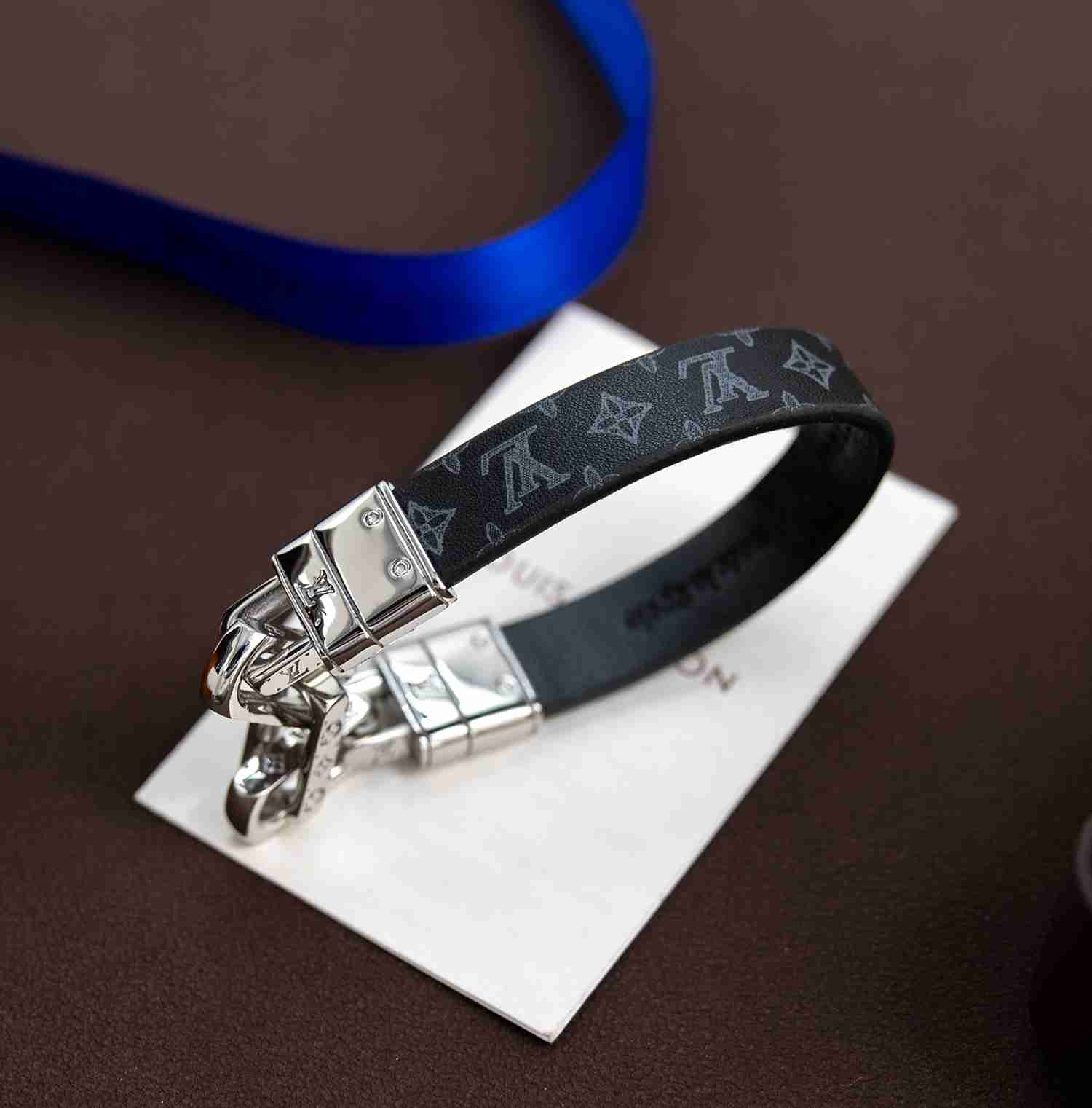 Louis Vuitton LV Links Bracelet   M8340 - DesignerGu