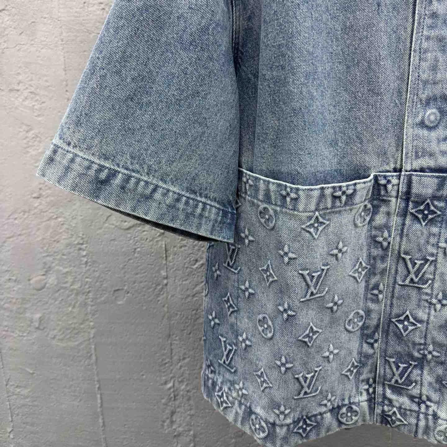 Louis Vuitton Short-Sleeved Denim Workwear Shirt  1ABLDG - DesignerGu