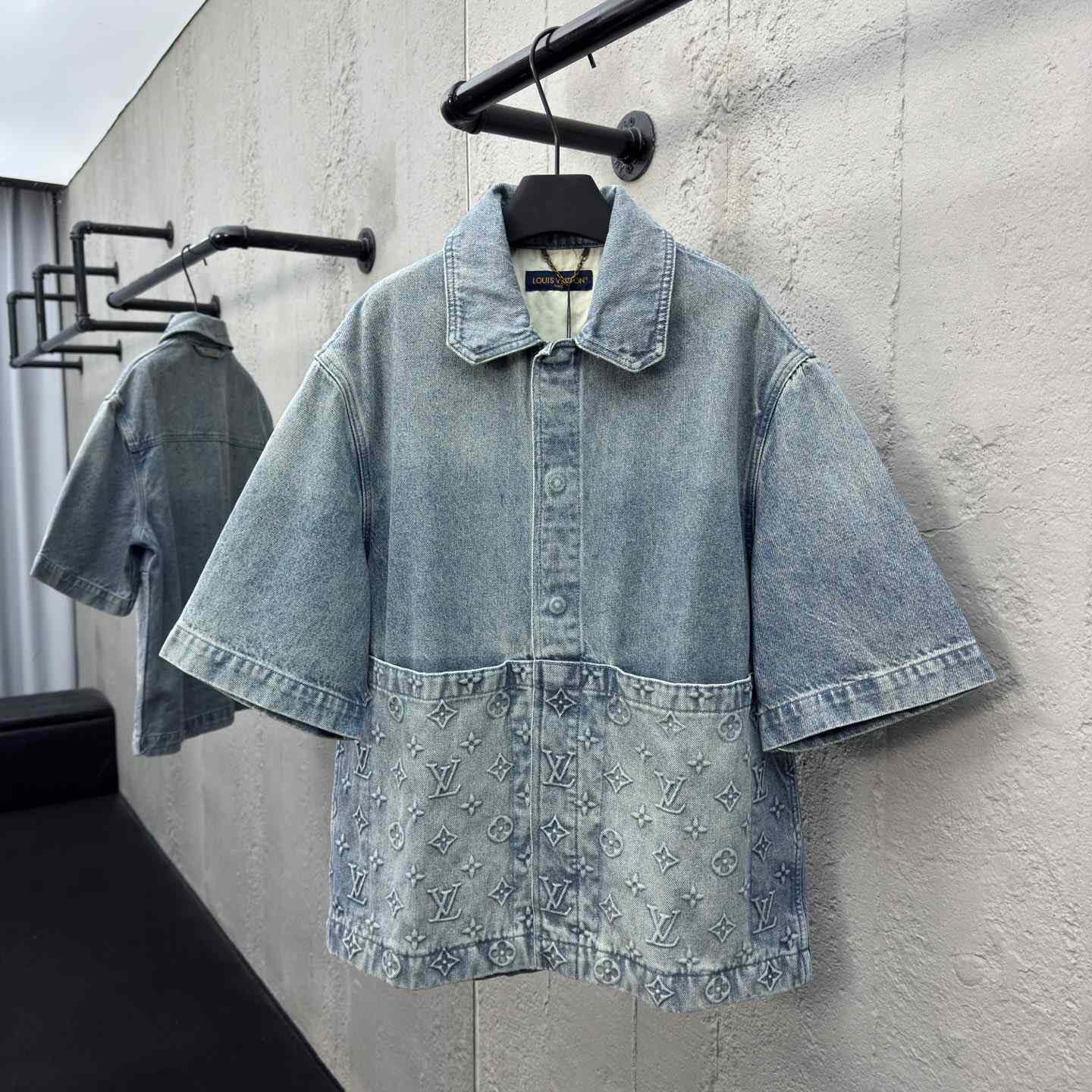 Louis Vuitton Short-Sleeved Denim Workwear Shirt  1ABLDG - DesignerGu