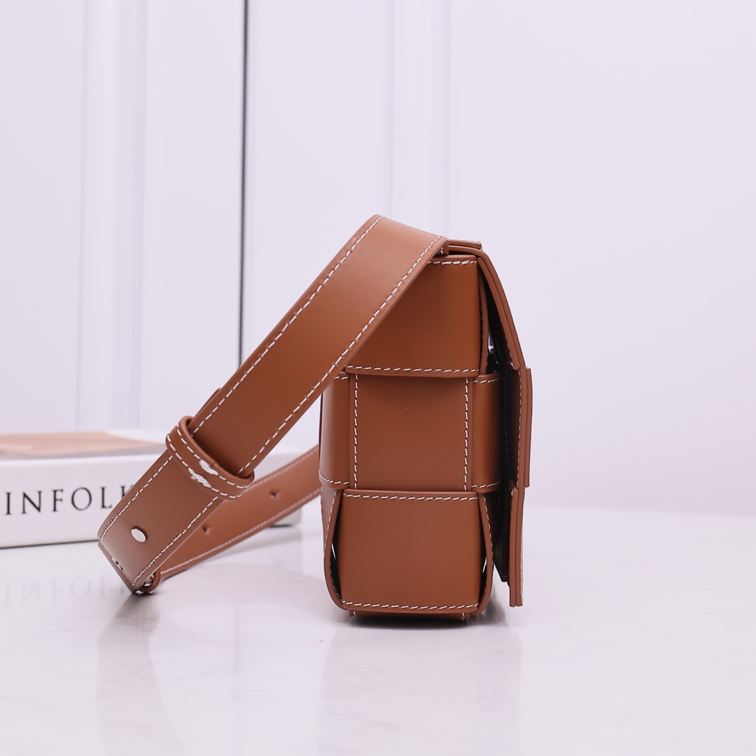 Bottega Veneta Cassette - DesignerGu