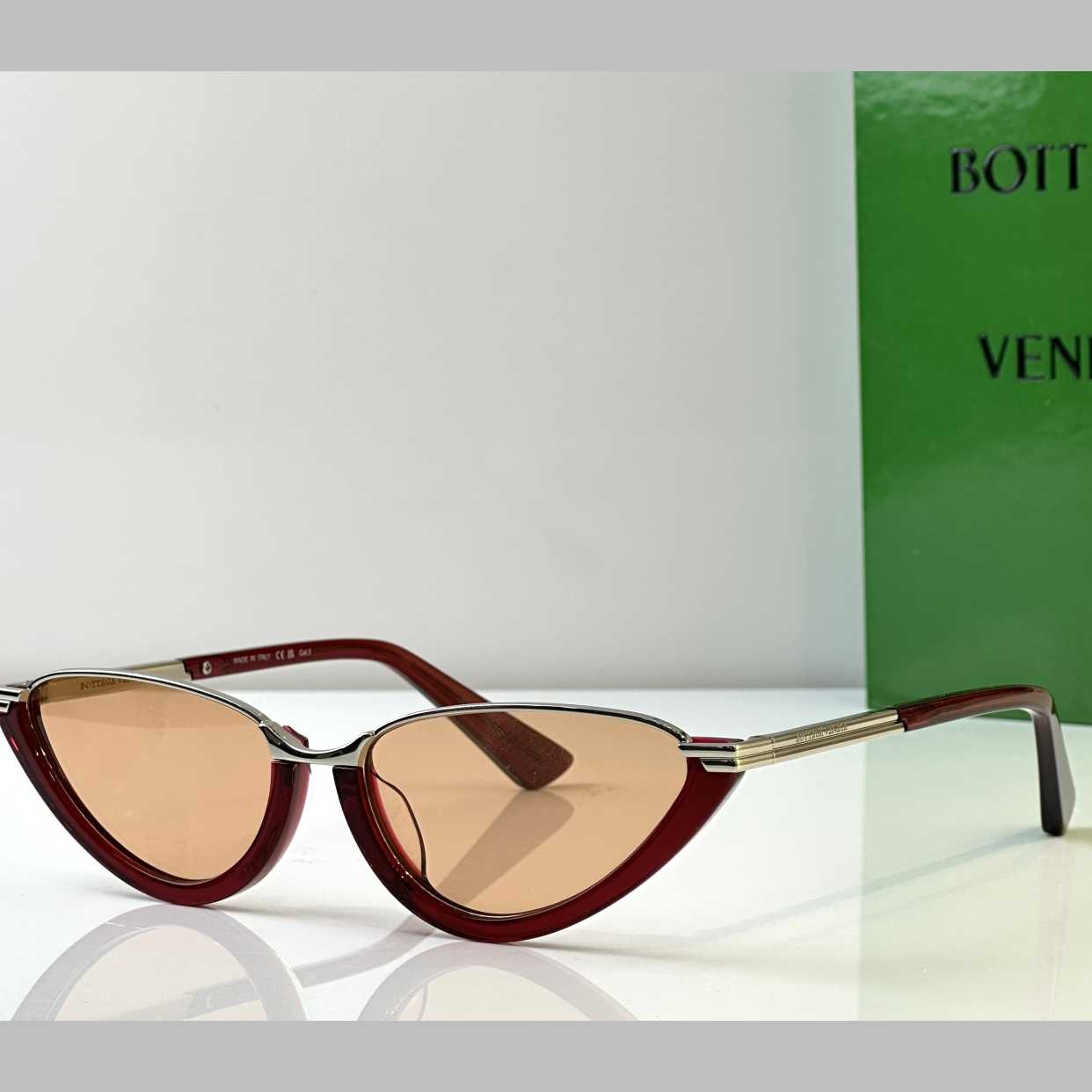 Bottega Veneta Classic Cat Eye Sunglasses   BV1346S - DesignerGu