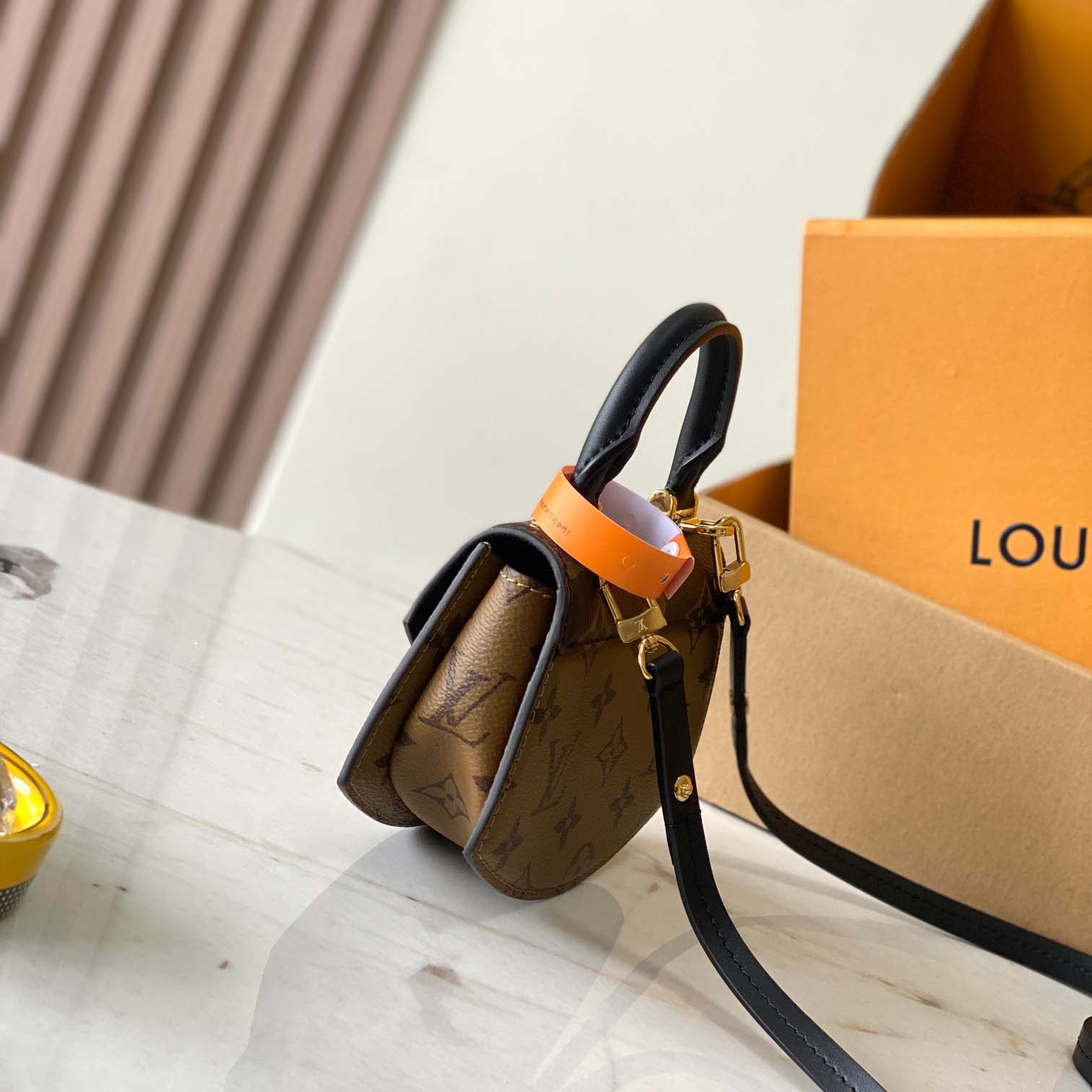 Louis Vuitton Tilsitt Handbag   M83473 - DesignerGu