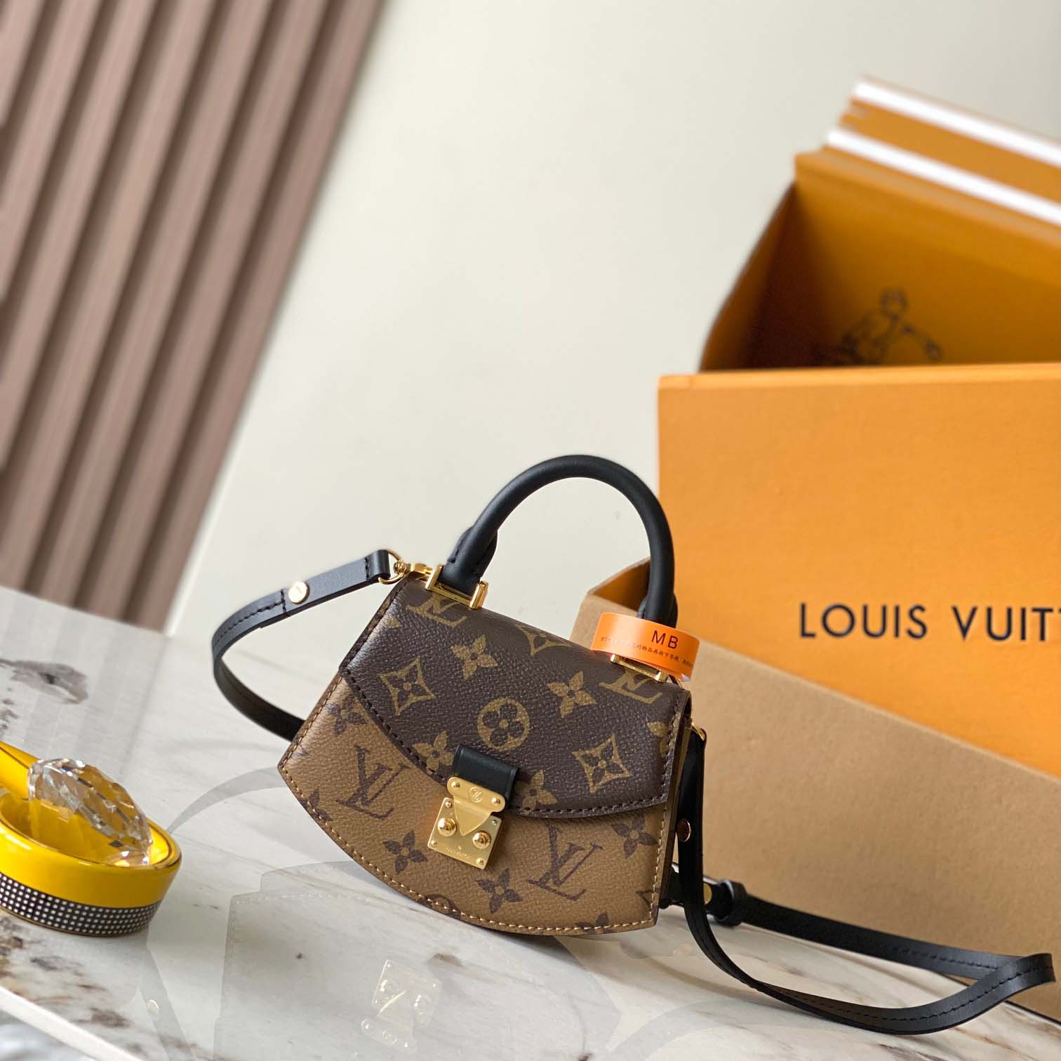 Louis Vuitton Tilsitt Handbag   M83473 - DesignerGu