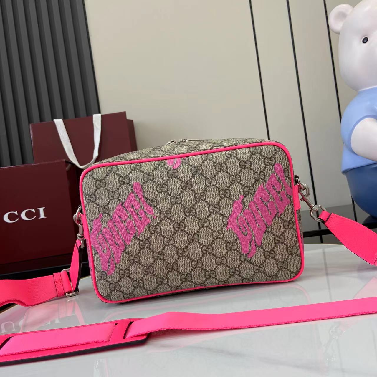 Gucci Medium Crossbody Bag With Print - DesignerGu