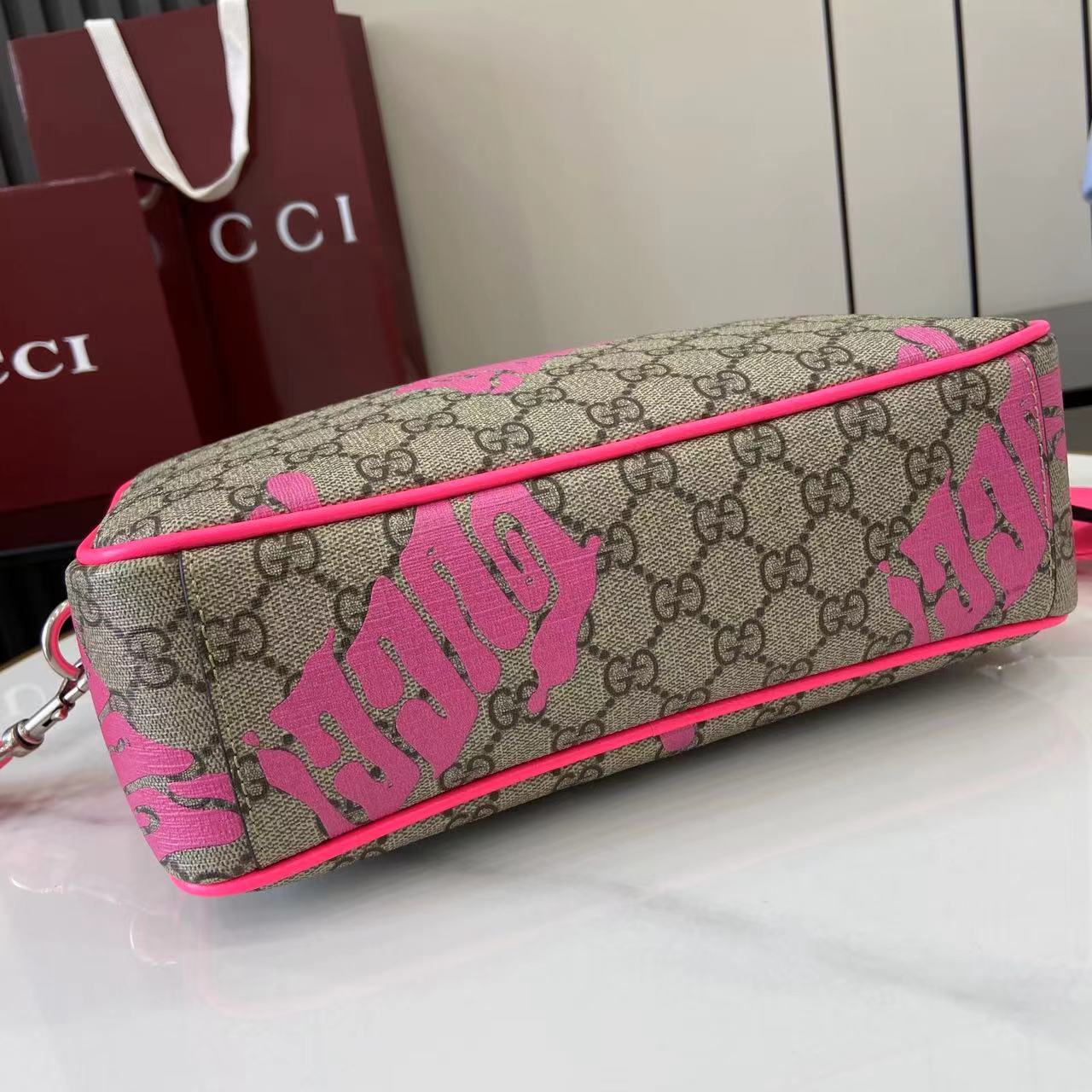 Gucci Medium Crossbody Bag With Print - DesignerGu