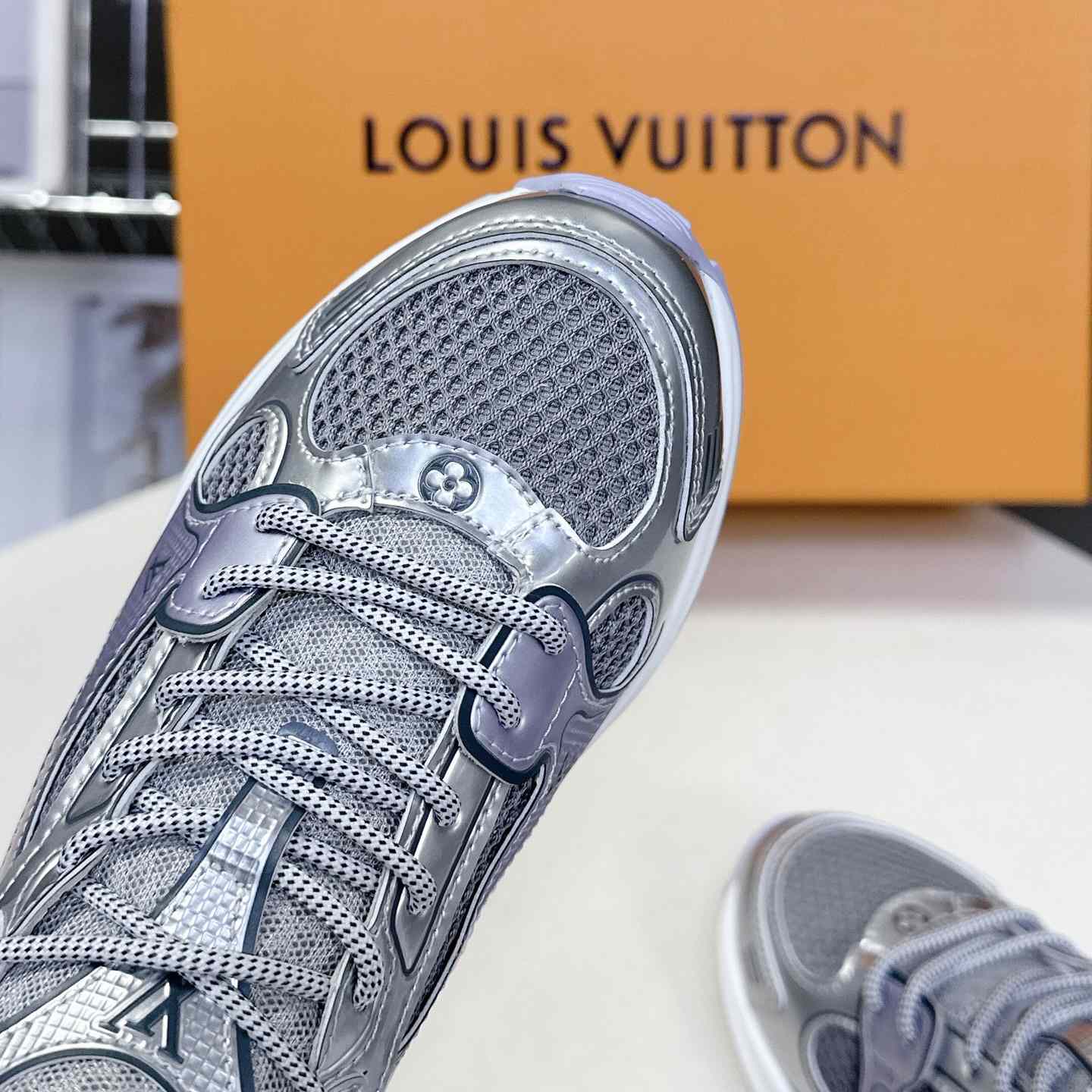 Louis Vuitton LV Olympia Sneaker   1AHOM6 - DesignerGu